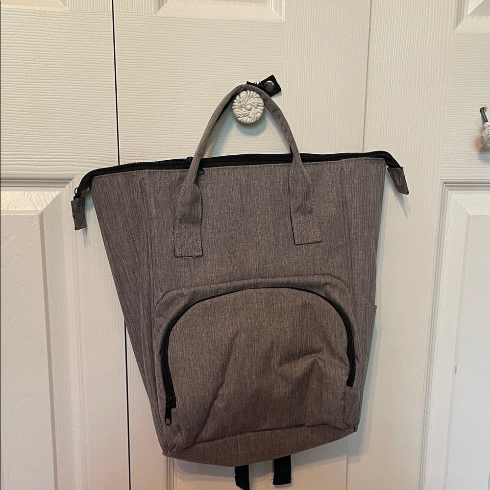 Stylish Gray Backpack - image 1